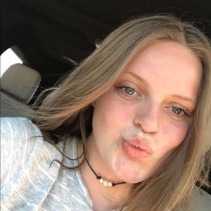 Meet your Posher, Abbey